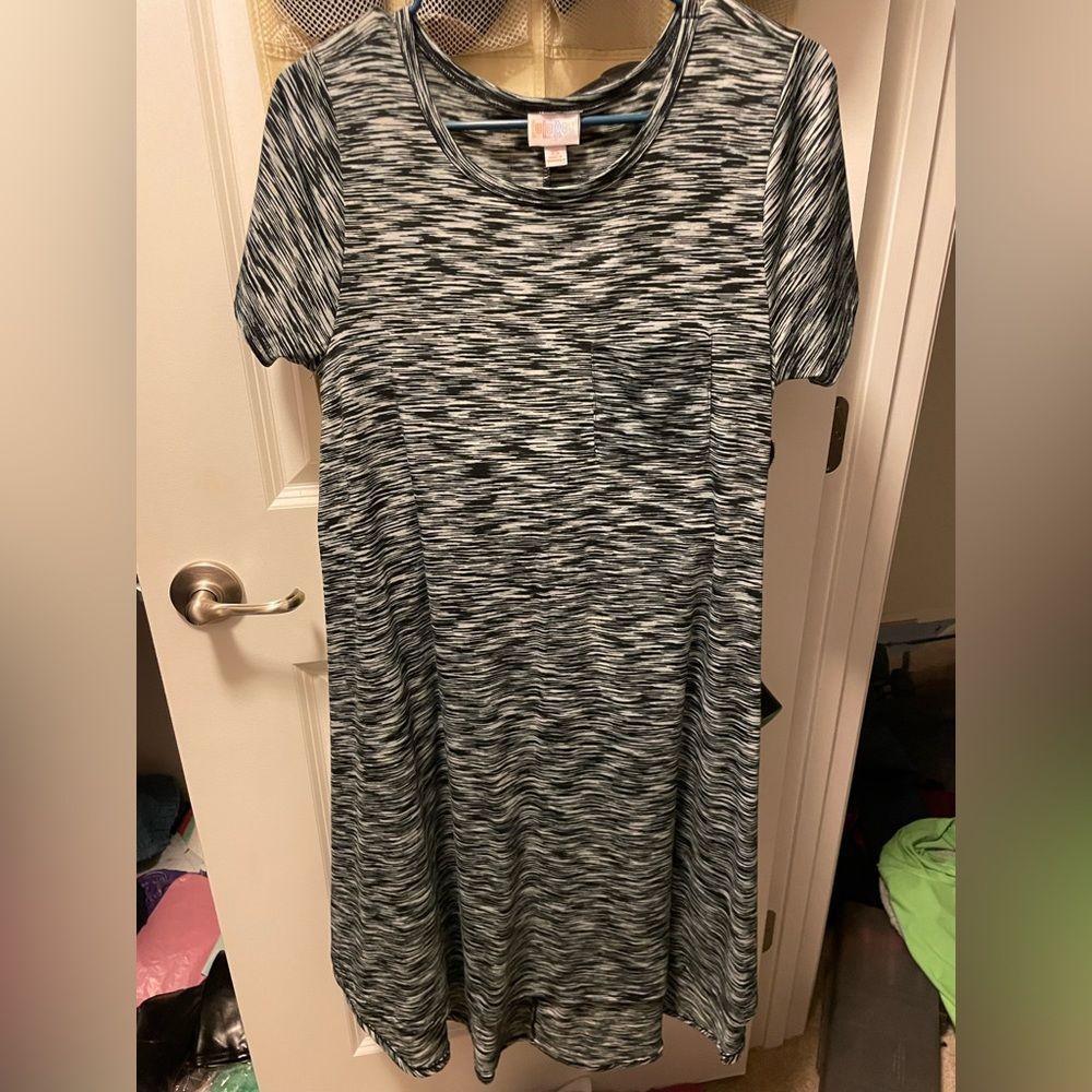 Lularoe Carly black and white heathered XS